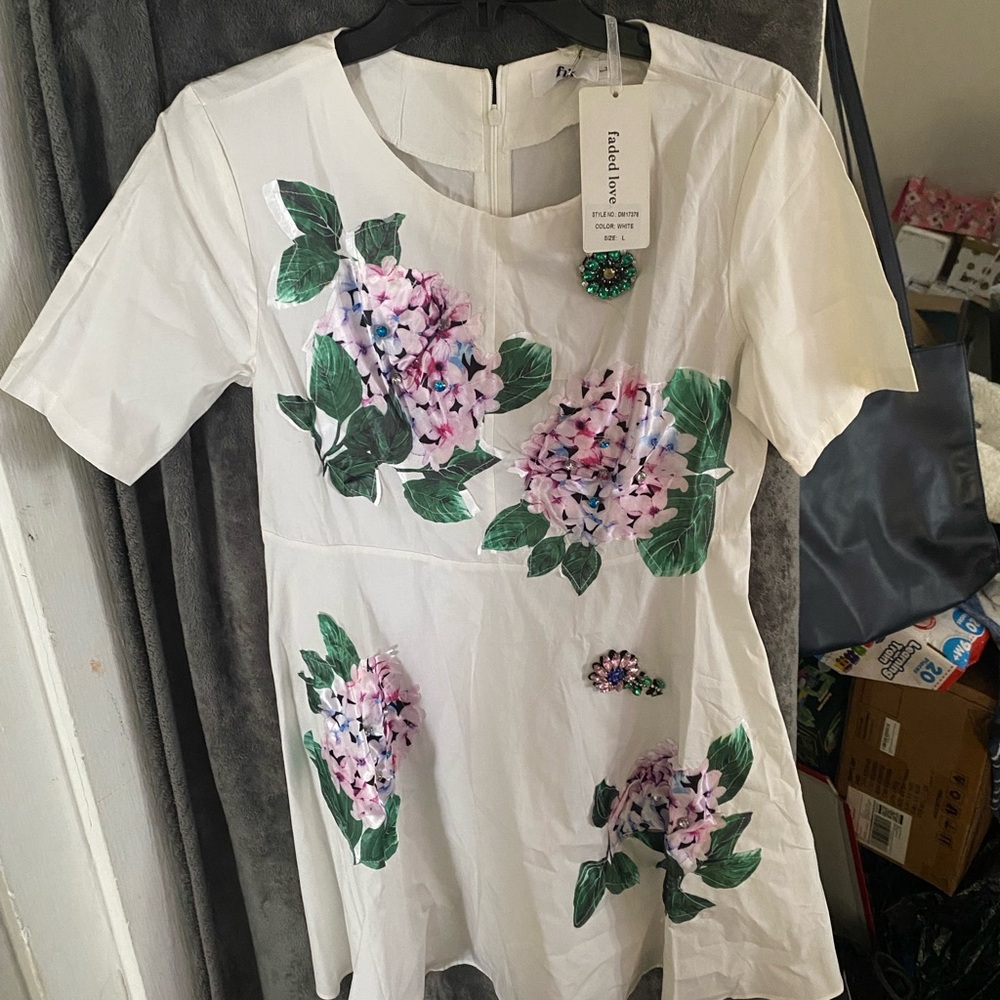 Women brand new white flora dress